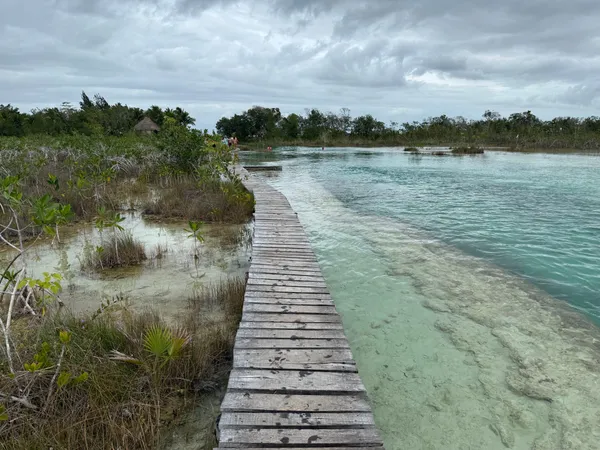 Bacalar: jezero sedmi barev