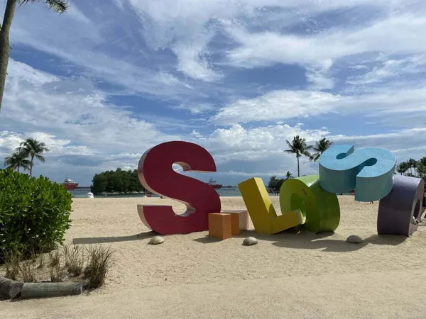 Sentosa: pláže, atrakce a kdy se vyplatí